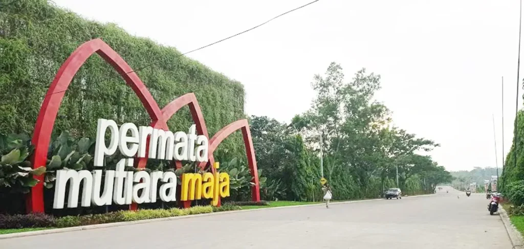 gerbang utama permata mutiara maja